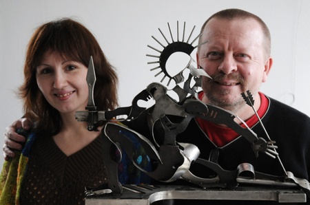 Між нами - Меч :)